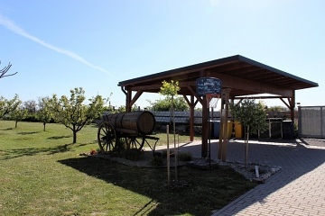Chata a glamping - vinn� sklep a baz�n - Znojemsko