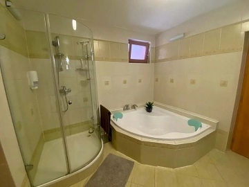 Chalupa baz�n a wellness - Ch�iby - hrad Buchlov