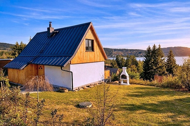 Chata u lesa - Lipenská přehrada - jižní Čechy