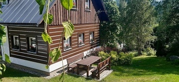 Horsk� chalupa u lesa - �ern� Hora - p�ehrada Sou�