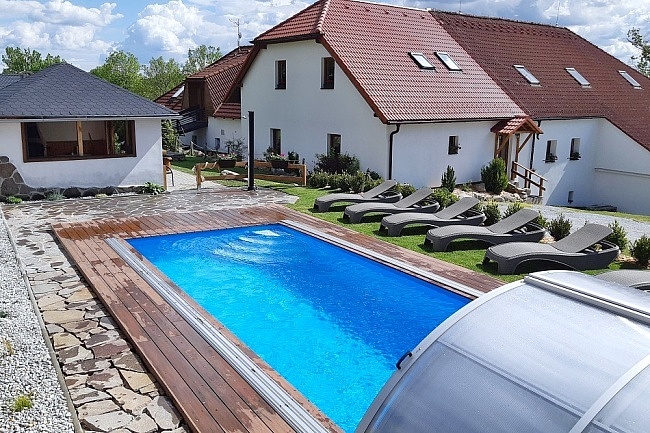 Chaty a apartm�ny - wellness a baz�n - p�ehrada Lipno