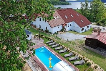 Chaty a apartm�ny - wellness a baz�n - p�ehrada Lipno
