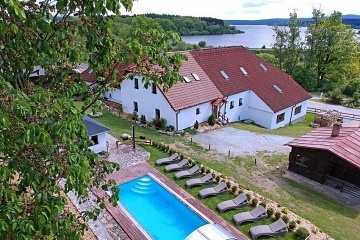Chaty a penzion - wellness a baz�n - p�ehrada Lipno