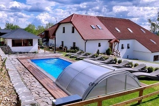 Chaty a penzion - wellness a bazén - přehrada Lipno