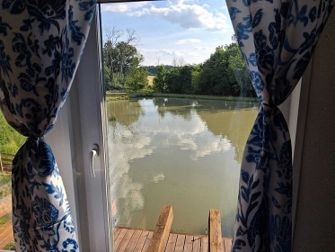 Glamping chata - samota a rybolov - Z�mek Lou�e�