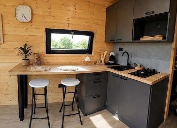 Glamping Ch�iby - hrad Buchlov - B�l� Karpaty