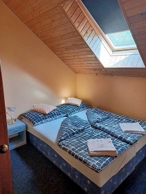 Chalupa terasa a baz�n - Hrad Kost - �esk� r�j
