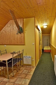 Chalupa terasa a baz�n - Hrad Kost - �esk� r�j