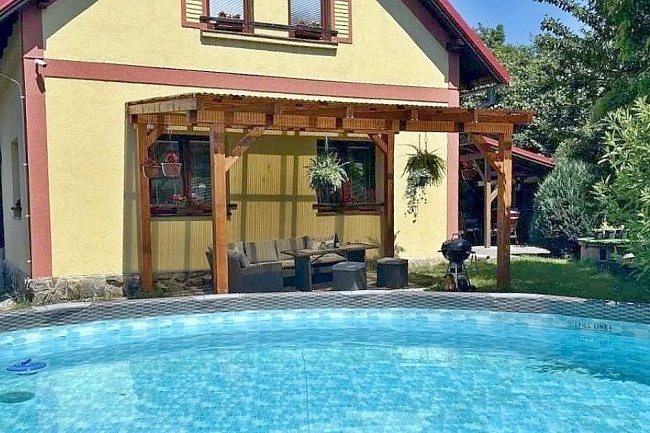 Chalupa bazén a pergola - Hrubá Skála - Český ráj