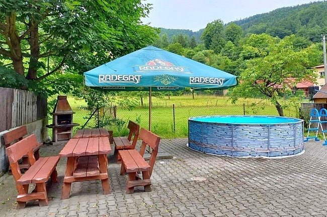 Chata s bazénem - CHKO Beskydy - v.n. Morávka