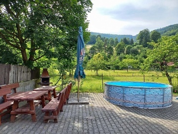 Chata s bazénem - CHKO Beskydy - v.n. Morávka