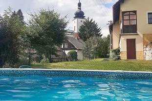Chalupa a baz�n - Dolomitov� jeskyn� - Semily