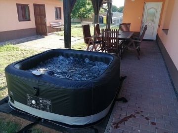 Chalupa s baz�nem - Fajnpark Chlumec nad Cidlinou