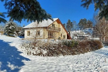 Chata s baz�nem - hrad Pecka - Valdov - �esk� r�j