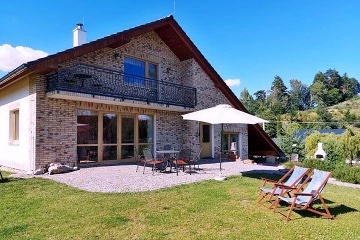 Chata s baz�nem - hrad Pecka - Valdov - �esk� r�j