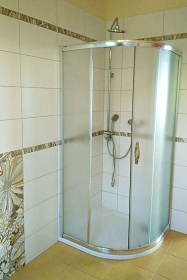 Chata s baz�nem - hrad Pecka - Valdov - �esk� r�j