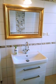 Chata s baz�nem - hrad Pecka - Valdov - �esk� r�j
