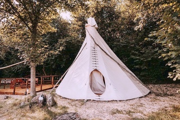 Glamping Teepee pro dva - hrad Kumburk - �esk� r�j