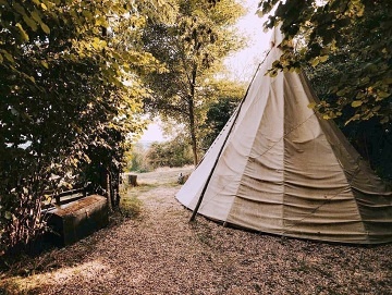 Glamping Teepee pro dva - hrad Kumburk - �esk� r�j