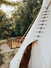 Glamping Teepee pro dva - hrad Kumburk - �esk� r�j