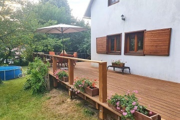 Chalupa s baz�nem - P��hrazsk� sk�ly - hrad Kost