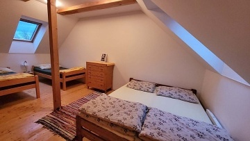 Chalupa s baz�nem - P��hrazsk� sk�ly - hrad Kost