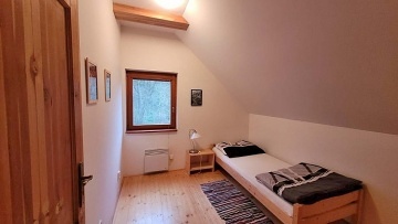 Chalupa s baz�nem - P��hrazsk� sk�ly - hrad Kost