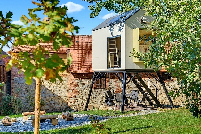 Glamping v korun� stromu - hrad Orl�k - Vyso�ina