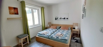 Rodinn� chata - baz�n a koupac� sud - Podkrkono��