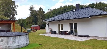 Rodinn� chata - baz�n a koupac� sud - Podkrkono��