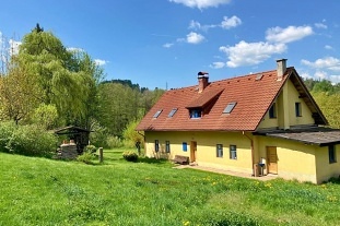 Chalupa pergola a hřiště - Dolomitové jeskyně