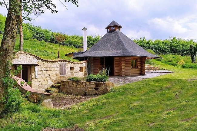 Srub u rybníka - glamping - CHKO Křivoklátsko