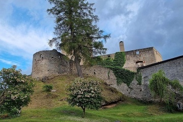 Chata a koupac� sud - hrad Land�tejn - �esk� Kanada