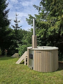 Chata a koupac� sud - hrad Land�tejn - �esk� Kanada