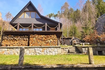 Chata a koupac� sud - hrad Land�tejn - �esk� Kanada