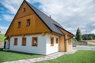 Nov� objekt: Chalupa sauna a baz�n - Sn�n� - Velk� De�tn� 8C-351