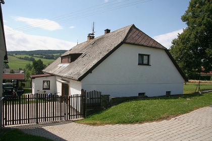 Chalupa s baznem - hrad Velhartice - umava
