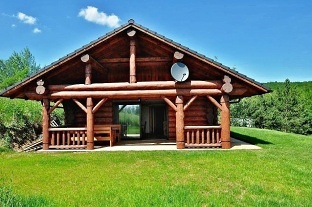 Recenze: Kanadsk� srub Pastviny - Ch�iby - hrad Buchlov