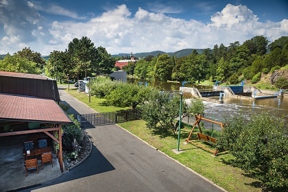 Chata u řeky Ohře - zámek Raškovice - Nechranice