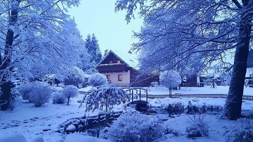 Chalupa s baznem - Baetn - erlisk Mln