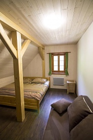 Roubenka pod lesem - chalupa Deštné v Orl. h.