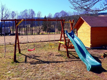 Chalupa a kachlová kamna s pecí - Orlické hory