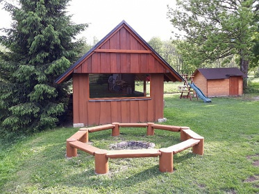 Chalupa a kachlová kamna s pecí - Orlické hory