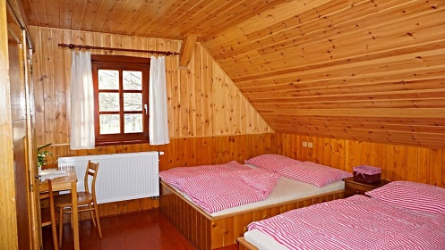 Chalupa a kachlová kamna s pecí - Orlické hory