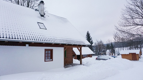 Chalupa a kachlová kamna s pecí - Orlické hory