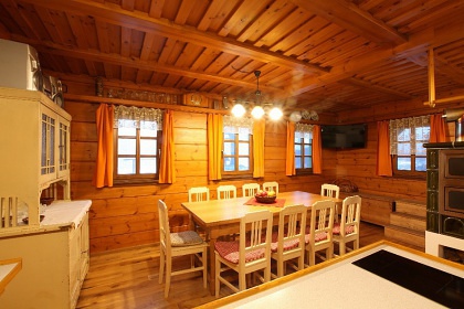 Chalupa a kachlová kamna s pecí - Orlické hory