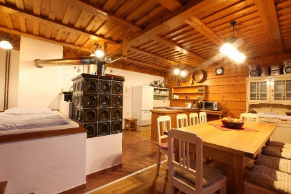 Chalupa a kachlová kamna s pecí - Orlické hory