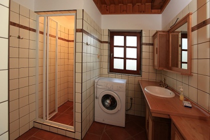 Chalupa a kachlová kamna s pecí - Orlické hory