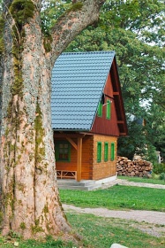 Chalupa a kachlová kamna s pecí - Orlické hory