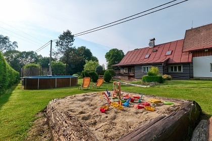 Poloroubenka s baz�nem - De�tn� v Orlick�ch h.